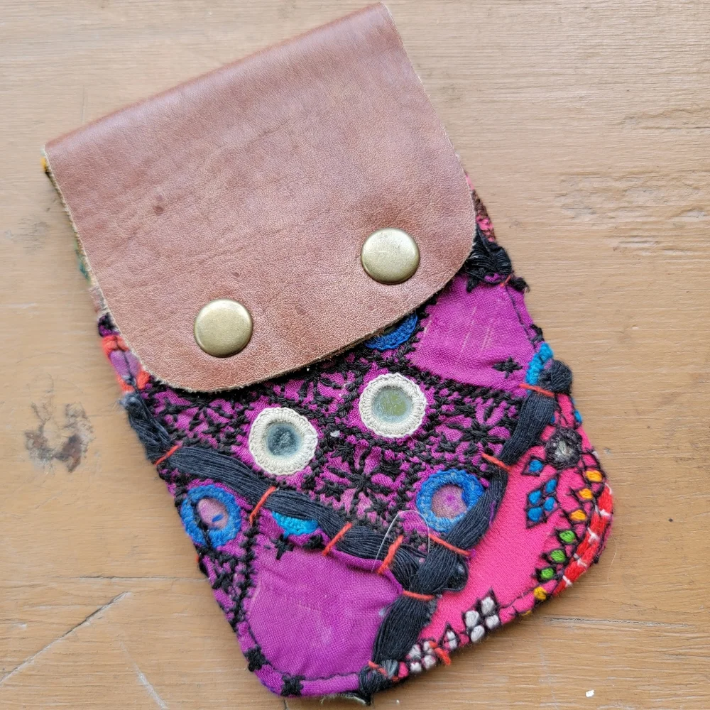🪬🍄 Free People Boho Embroidered Repurposed vtg banjara hippie Wallet card case